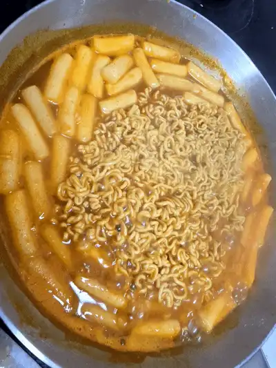 완성한 부대 라볶이