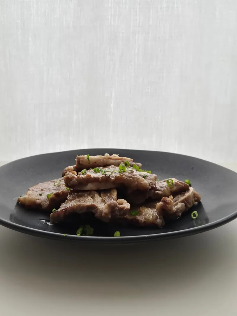 옆에서 본 소금 양념 LA갈비