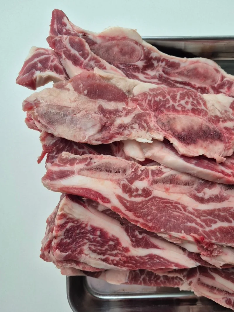 손질을 마치고 쌓아 둔 LA갈비