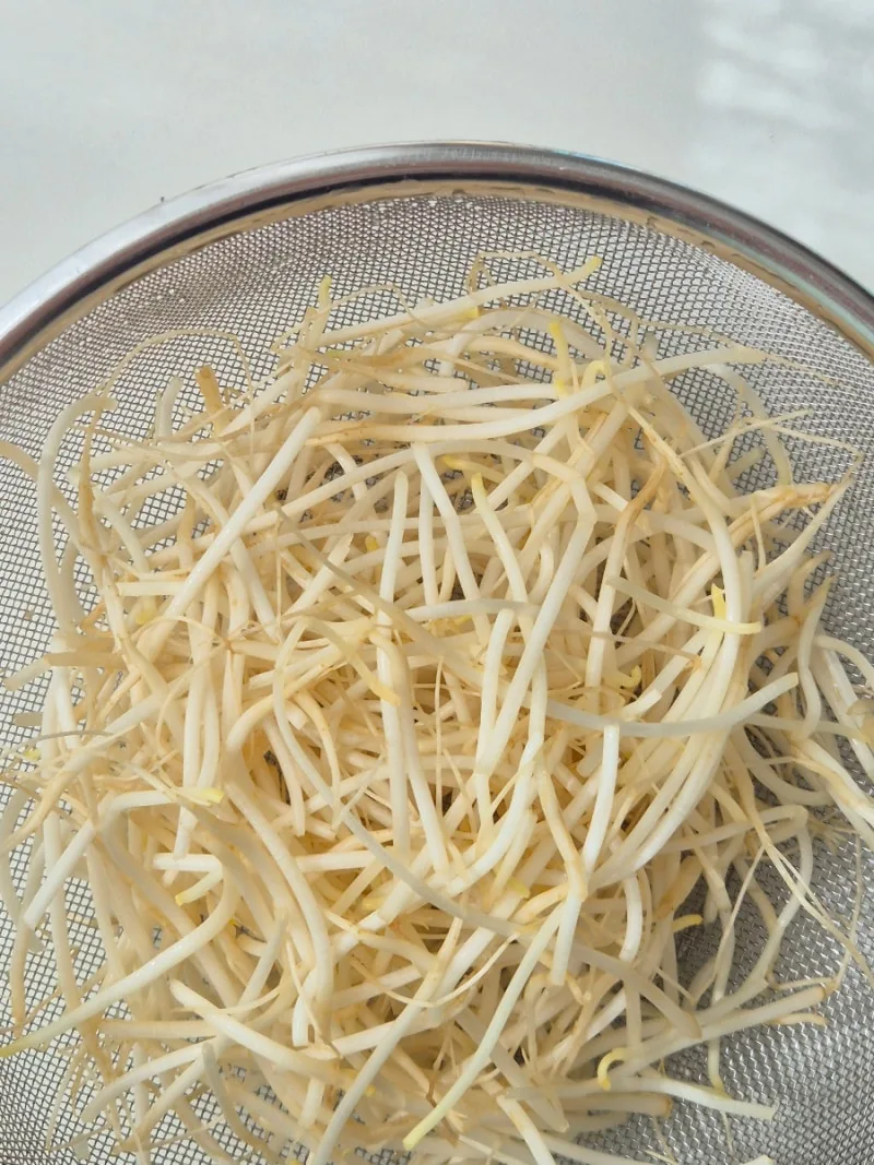 머리를 떼어 낸 콩나물