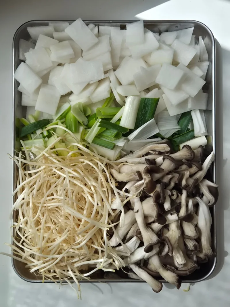 손질을 마친 무·대파·콩나물·버섯